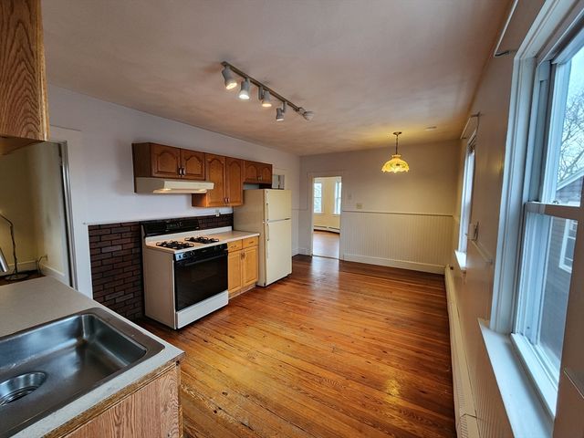 72 Derby St 3, Salem, MA 01970