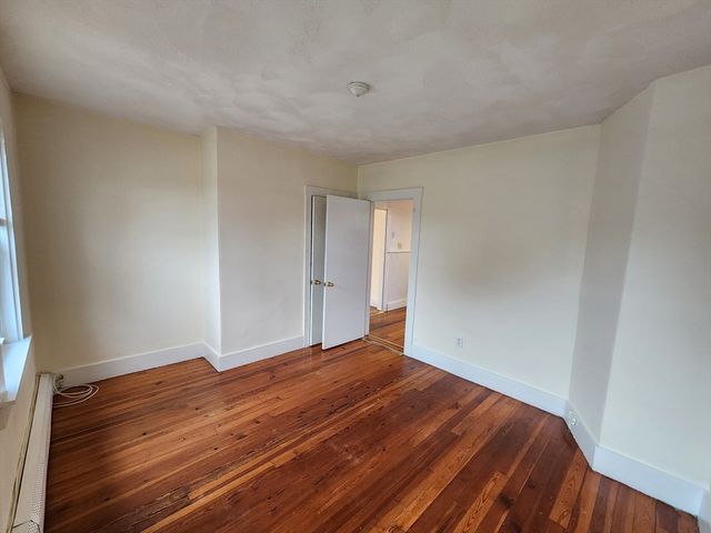 72 Derby St 3, Salem, MA 01970