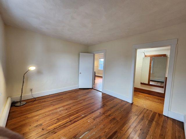 72 Derby St 3, Salem, MA 01970