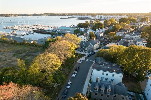 72 Derby St 3, Salem, MA 01970