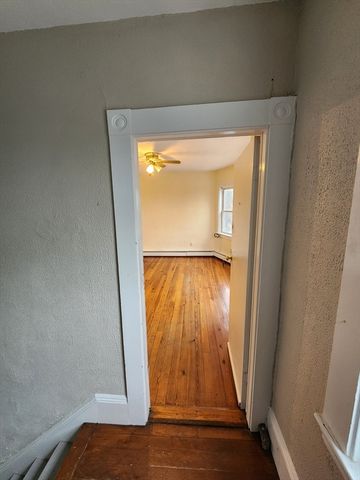 72 Derby St 3, Salem, MA 01970