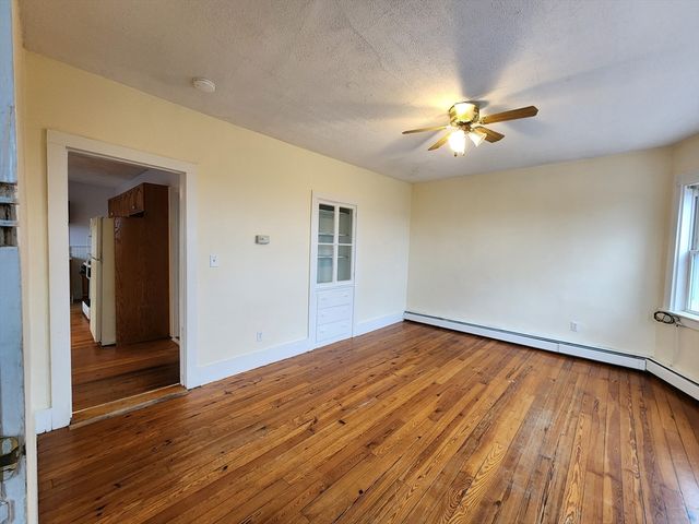 72 Derby St 3, Salem, MA 01970