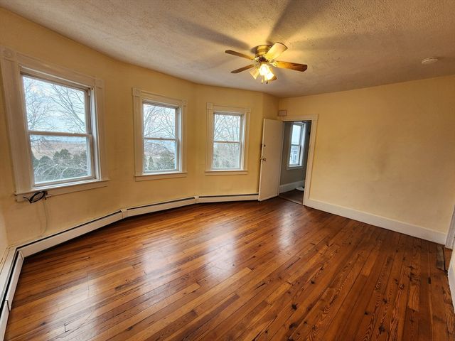 72 Derby St 3, Salem, MA 01970