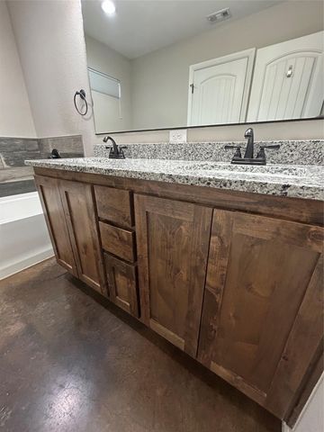 1047 Fieldstone DR, Lampasas, TX 76550