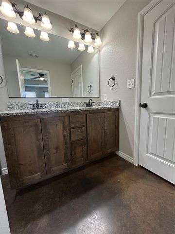 1047 Fieldstone DR, Lampasas, TX 76550