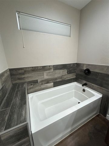 1047 Fieldstone DR, Lampasas, TX 76550