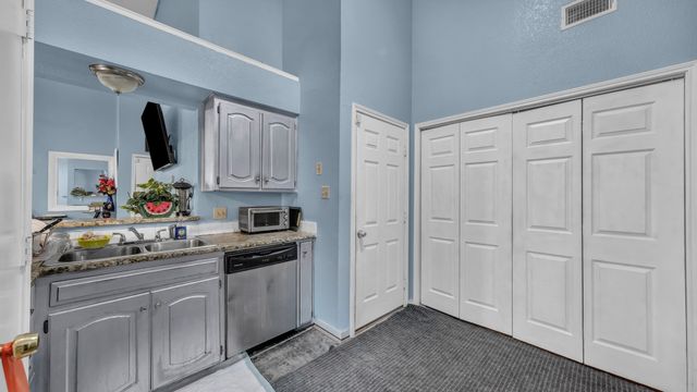 817 Cornfield Drive, Arlington, TX 76017