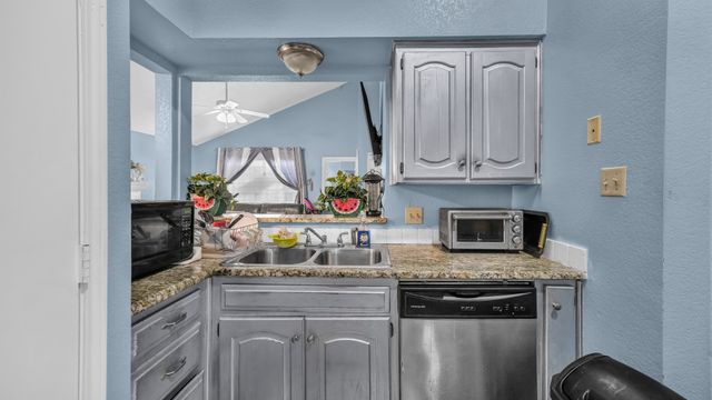 817 Cornfield Drive, Arlington, TX 76017