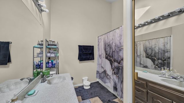 817 Cornfield Drive, Arlington, TX 76017