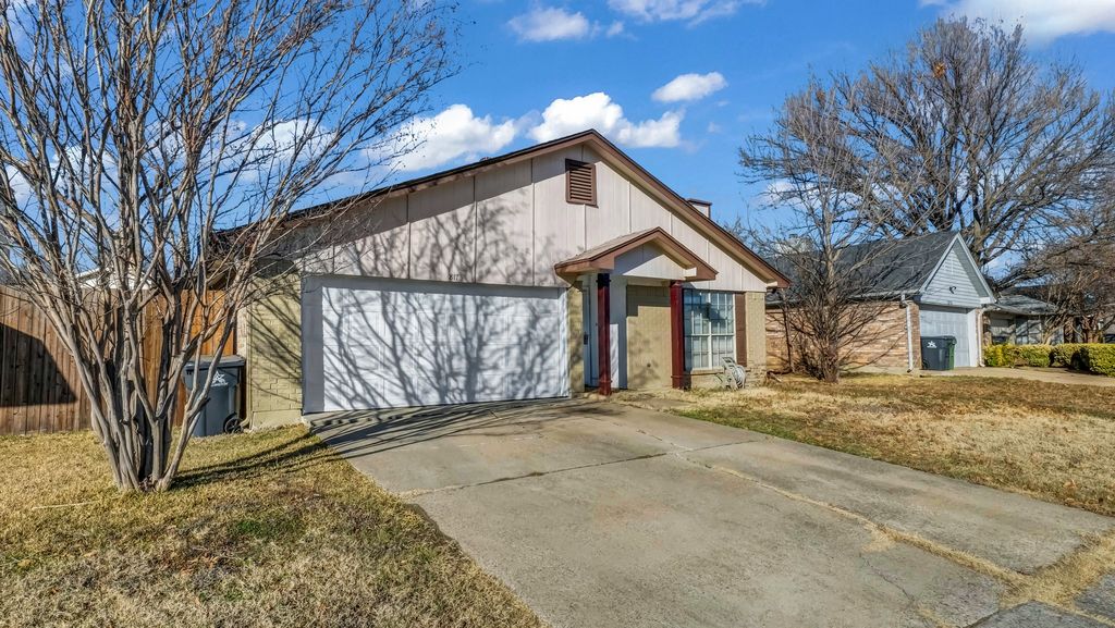 817 Cornfield Drive, Arlington, TX 76017