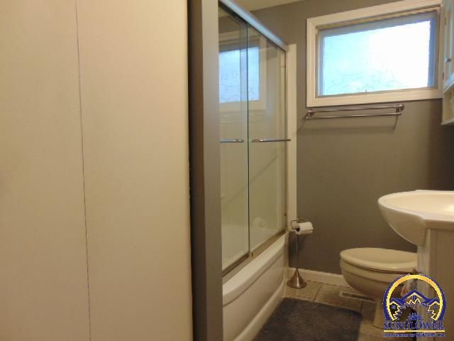 3501 SW Oakley AVE, Topeka, KS 66614