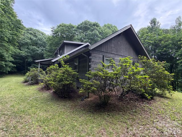 377 Woodstream Road, Waynesville, NC 28786