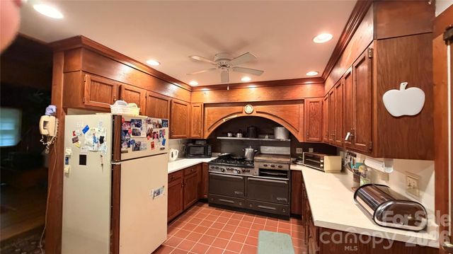 377 Woodstream Road, Waynesville, NC 28786