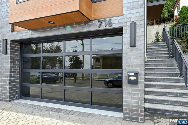 720 Undercliff Avenue, Edgewater, NJ 07020