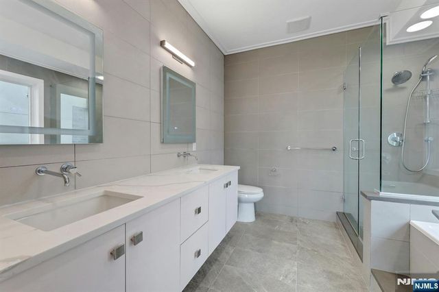 720 Undercliff Avenue, Edgewater, NJ 07020