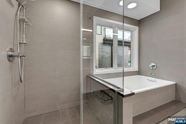 720 Undercliff Avenue, Edgewater, NJ 07020