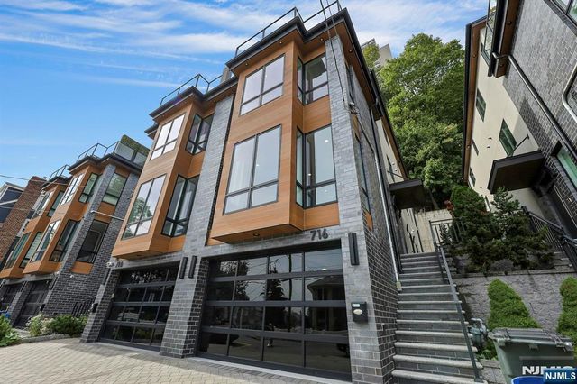 720 Undercliff Avenue, Edgewater, NJ 07020