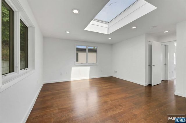 720 Undercliff Avenue, Edgewater, NJ 07020