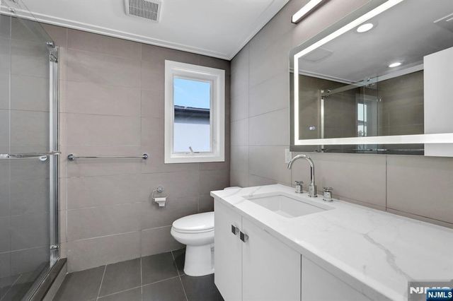 720 Undercliff Avenue, Edgewater, NJ 07020