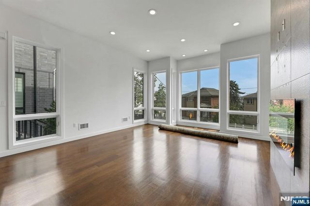 720 Undercliff Avenue, Edgewater, NJ 07020