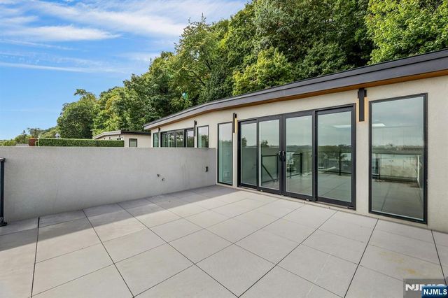 720 Undercliff Avenue, Edgewater, NJ 07020