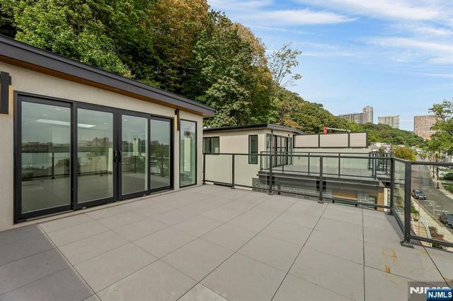 720 Undercliff Avenue, Edgewater, NJ 07020