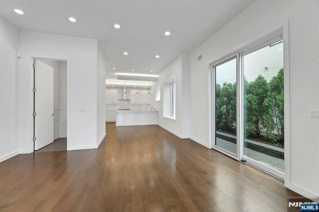 720 Undercliff Avenue, Edgewater, NJ 07020