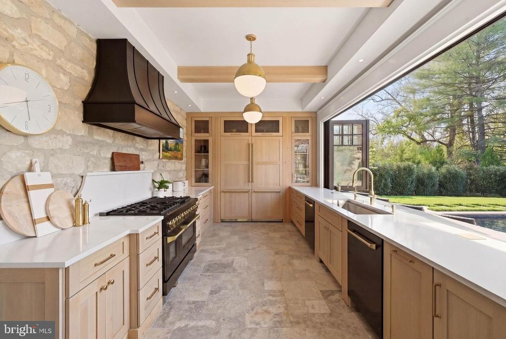 Image 11 of property listing at 200 ASHLAND RD, Cockeysville, MD 21030