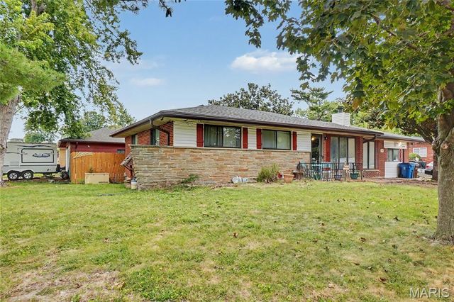 101 Sunset Drive, Hazelwood, MO 63042