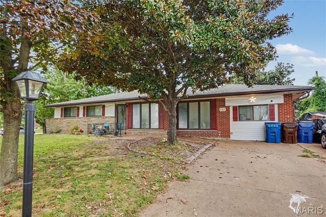 101 Sunset Drive, Hazelwood, MO 63042