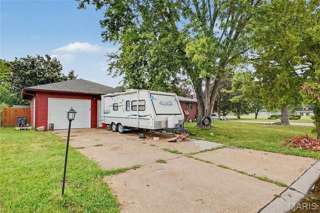 101 Sunset Drive, Hazelwood, MO 63042