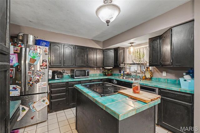 101 Sunset Drive, Hazelwood, MO 63042