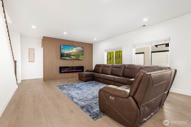 17505 38th Ave Ct E, Tacoma, WA 98446