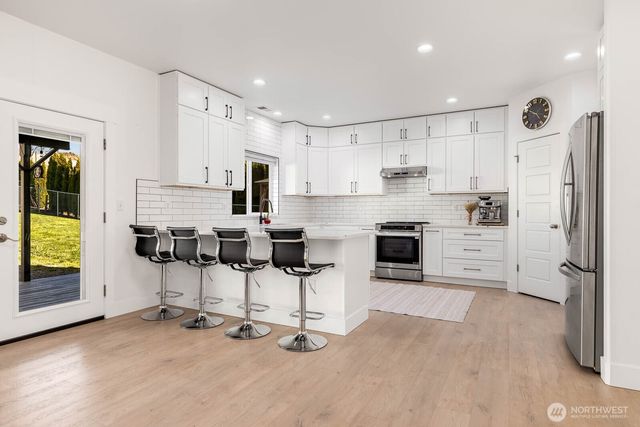 17505 38th Ave Ct E, Tacoma, WA 98446