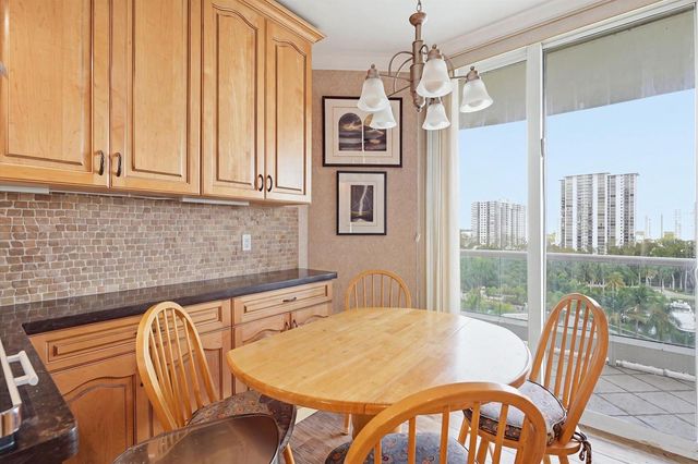 7000 W Island Boulevard 907, Aventura, FL 33160