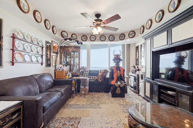 7000 W Island Boulevard 907, Aventura, FL 33160