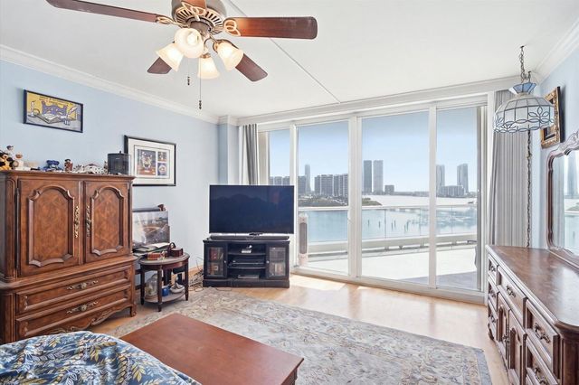7000 W Island Boulevard 907, Aventura, FL 33160