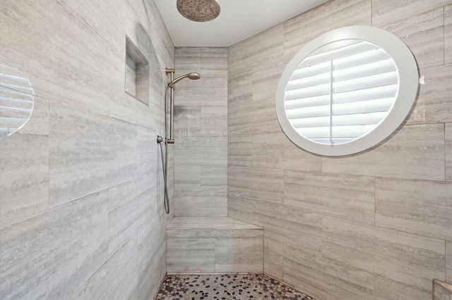 7000 W Island Boulevard 907, Aventura, FL 33160