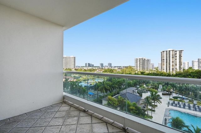 7000 W Island Boulevard 907, Aventura, FL 33160