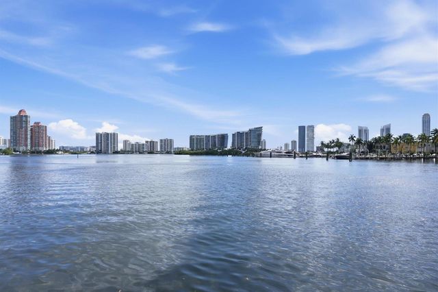 7000 W Island Boulevard 907, Aventura, FL 33160