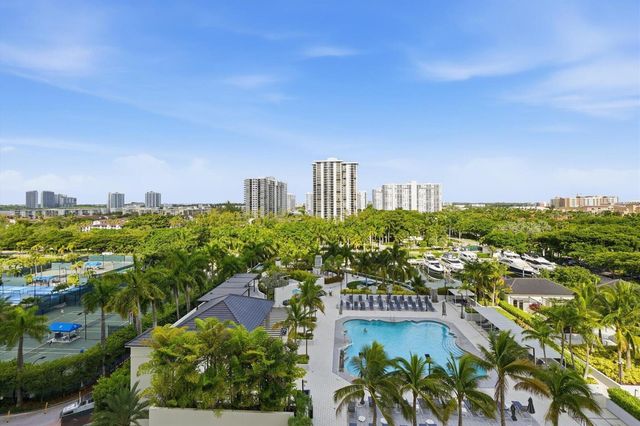 7000 W Island Boulevard 907, Aventura, FL 33160
