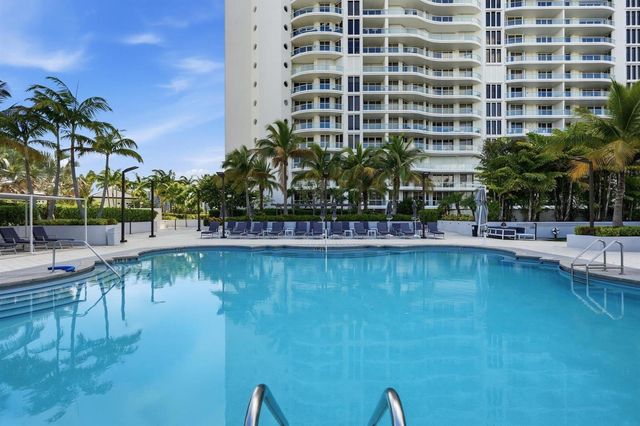 7000 W Island Boulevard 907, Aventura, FL 33160
