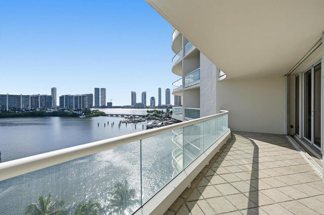 7000 W Island Boulevard 907, Aventura, FL 33160