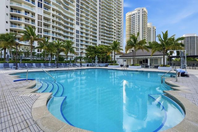 7000 W Island Boulevard 907, Aventura, FL 33160