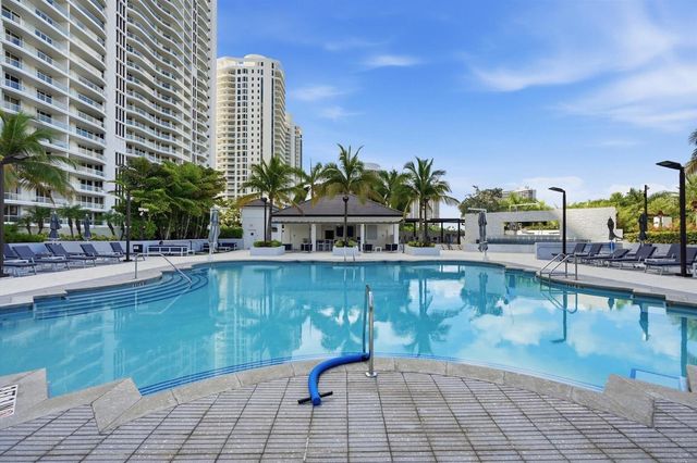 7000 W Island Boulevard 907, Aventura, FL 33160