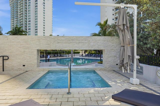 7000 W Island Boulevard 907, Aventura, FL 33160