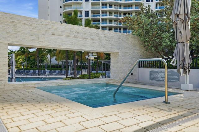 7000 W Island Boulevard 907, Aventura, FL 33160