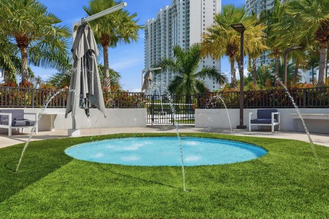 7000 W Island Boulevard 907, Aventura, FL 33160