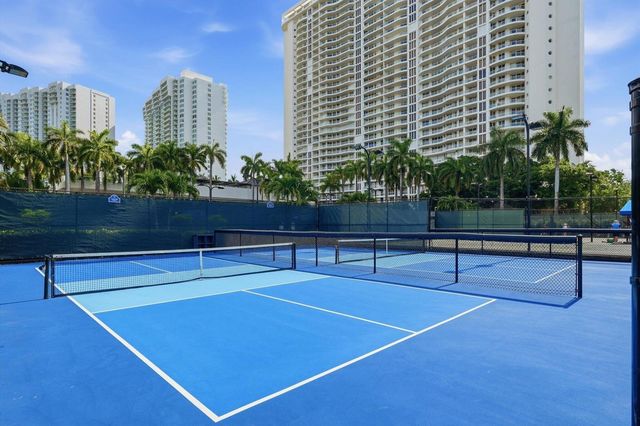 7000 W Island Boulevard 907, Aventura, FL 33160