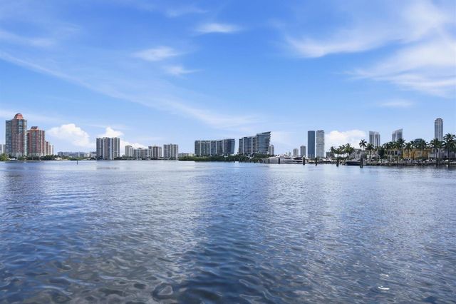 7000 W Island Boulevard 907, Aventura, FL 33160